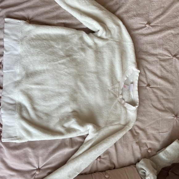 White fuzzy crewneck :) brand new - Picture 1 of 1